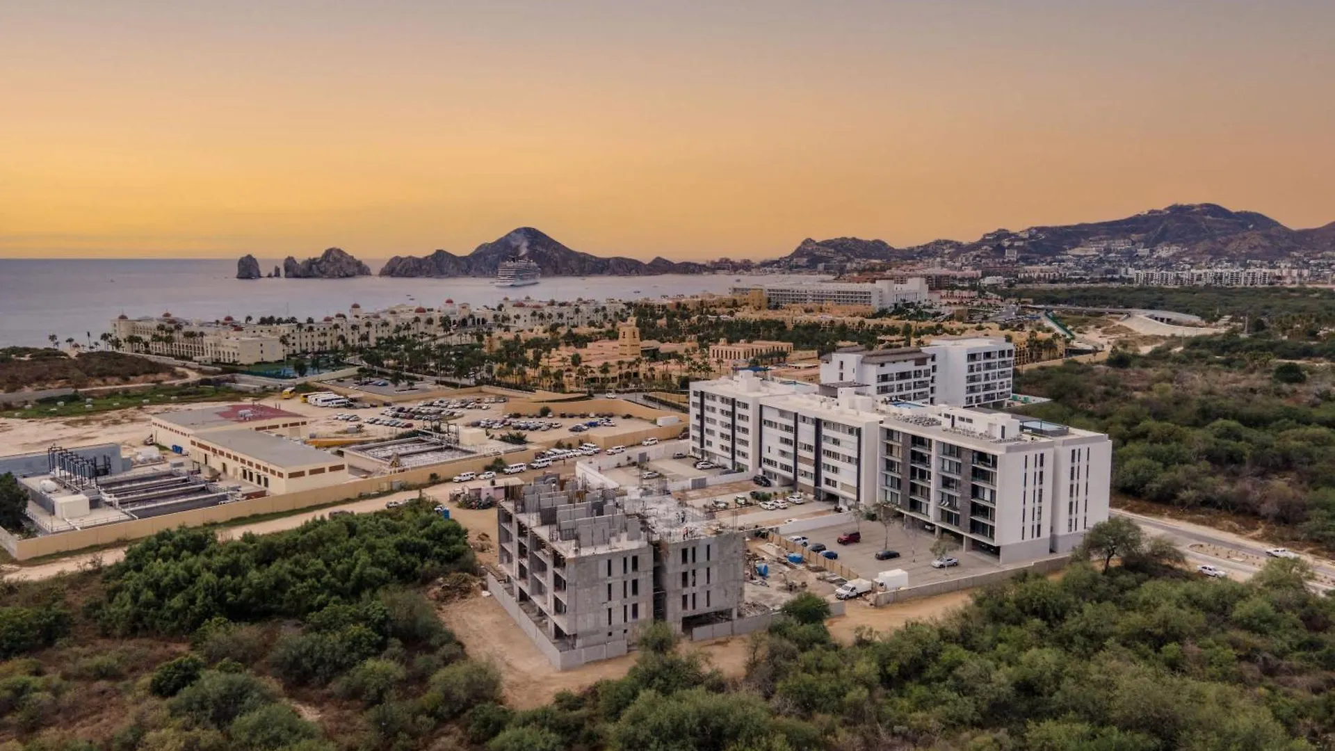 Dom wakacyjny Exquisite Beachside 2 Bedroom Gym & Rooftop Pool Cabo San Lucas