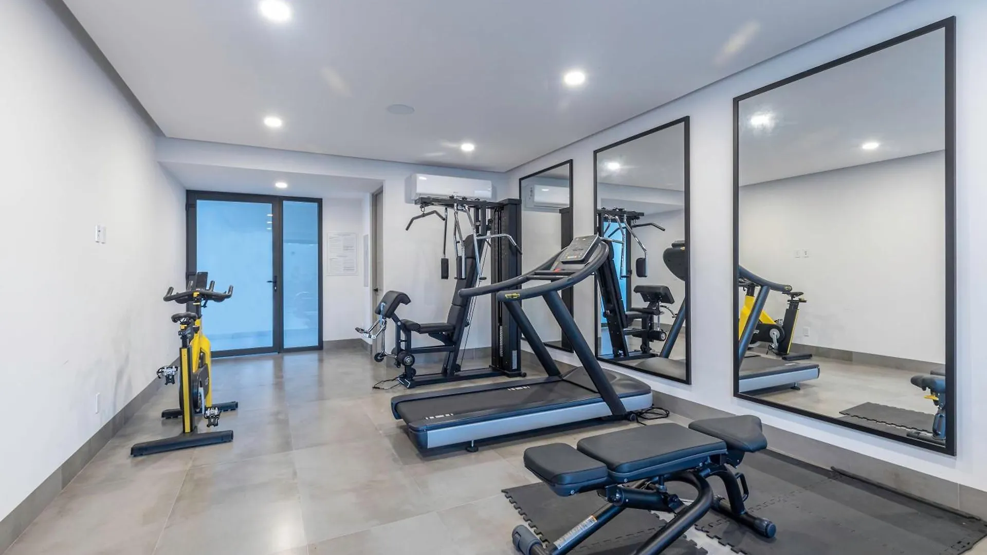 Exquisite Beachside 2 Bedroom Gym & Rooftop Pool Cabo San Lucas 0*,  Meksyk