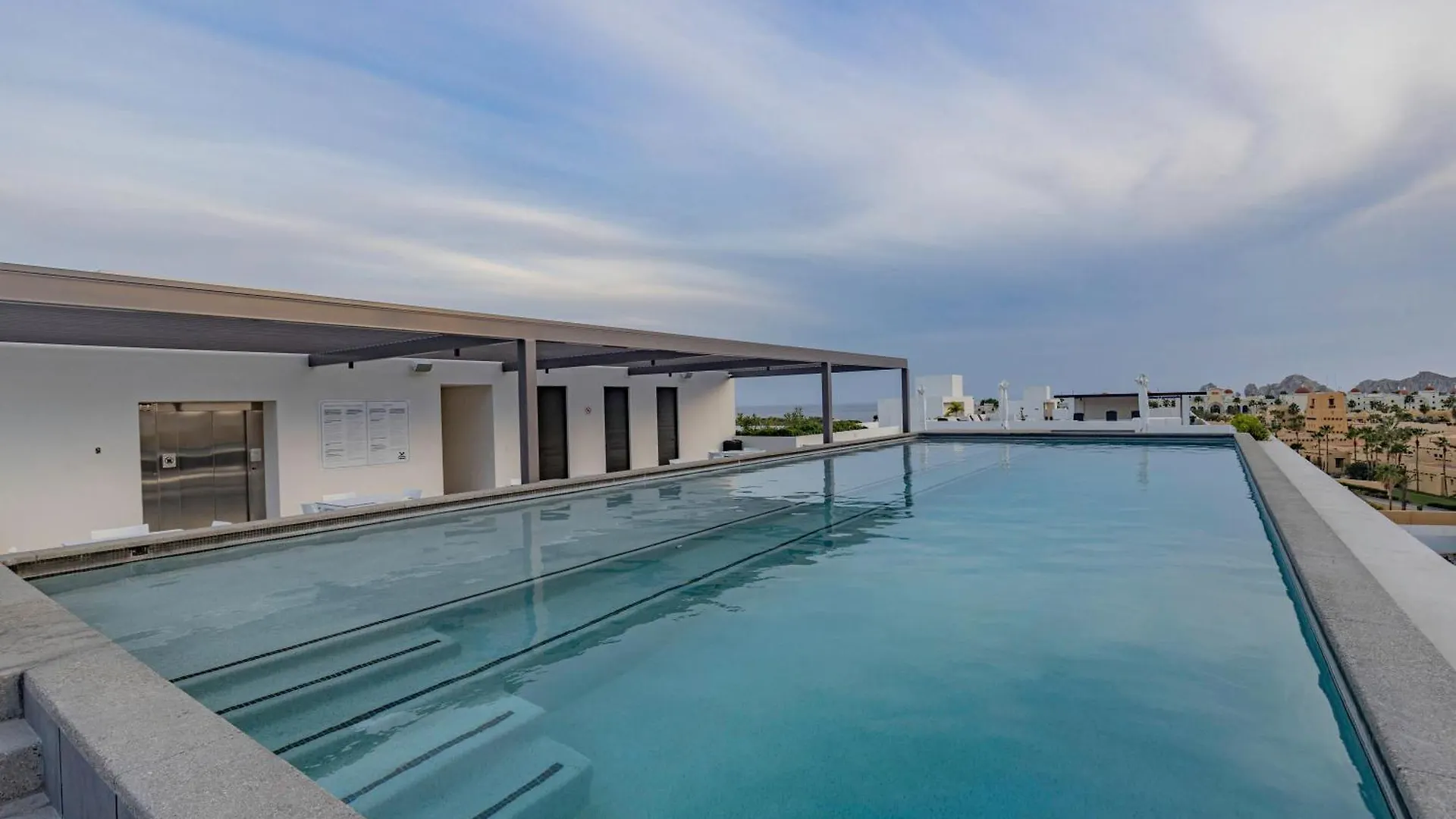 Exquisite Beachside 2 Bedroom Gym & Rooftop Pool Cabo San Lucas