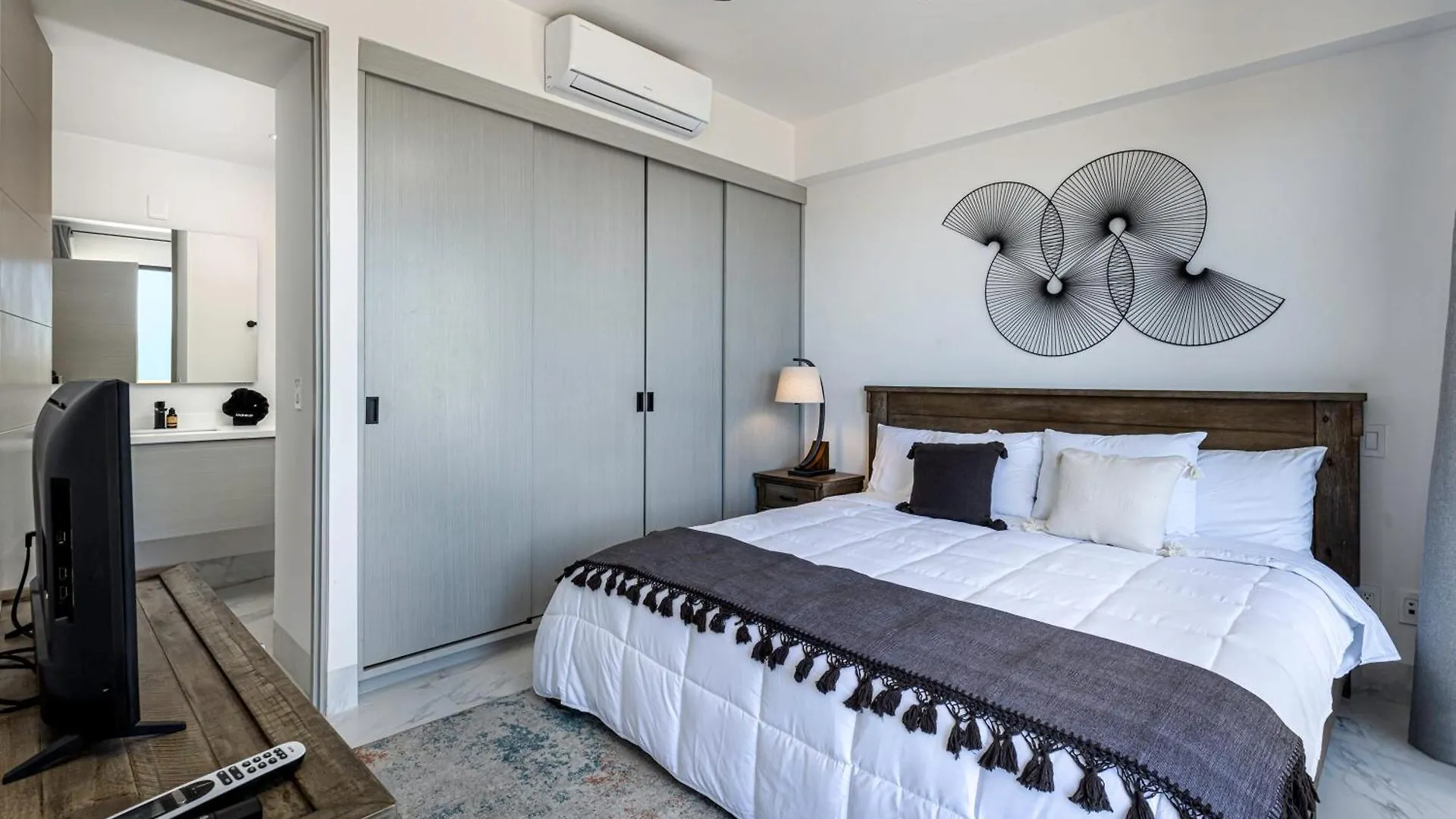 Dom wakacyjny Exquisite Beachside 2 Bedroom Gym & Rooftop Pool Cabo San Lucas Meksyk
