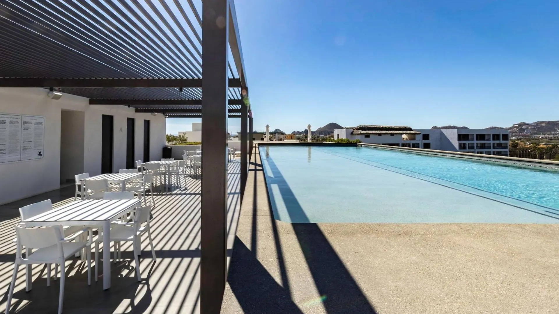 Dom wakacyjny Exquisite Beachside 2 Bedroom Gym & Rooftop Pool Cabo San Lucas