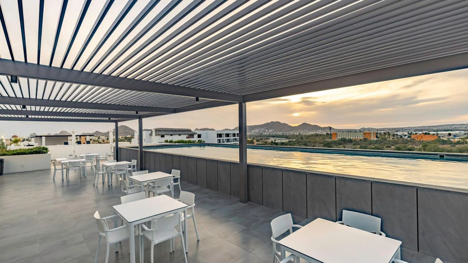 Exquisite Beachside 2 Bedroom Gym & Rooftop Pool Cabo San Lucas 0*,  Meksyk