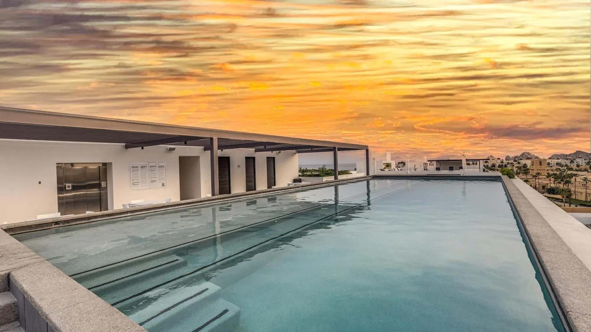Dom wakacyjny Exquisite Beachside 2 Bedroom Gym & Rooftop Pool Cabo San Lucas